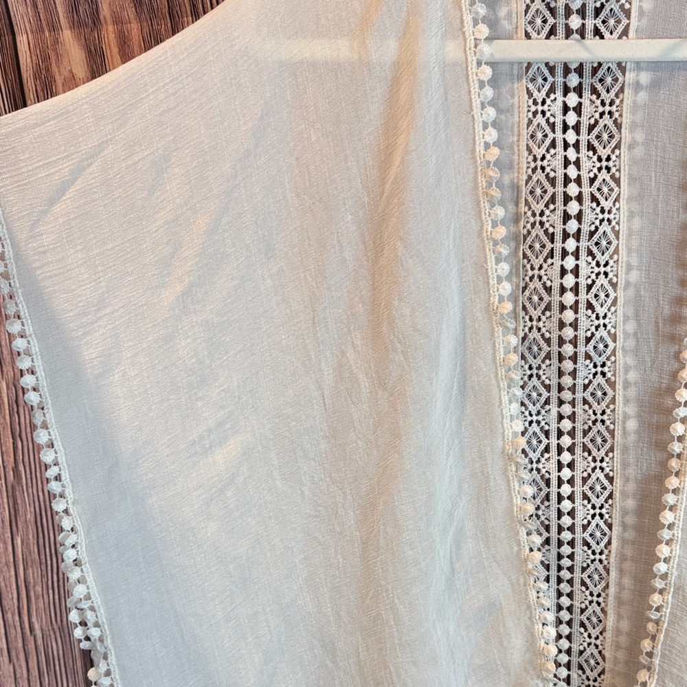 Steve Madden Cream Lace Kimono - Picture 5 of 15